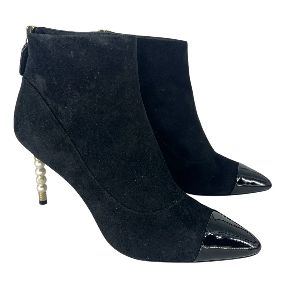 Chanel 2020 CC Suede Pearl Heel Cap Toe Logo Boots Black Size 40.5‎